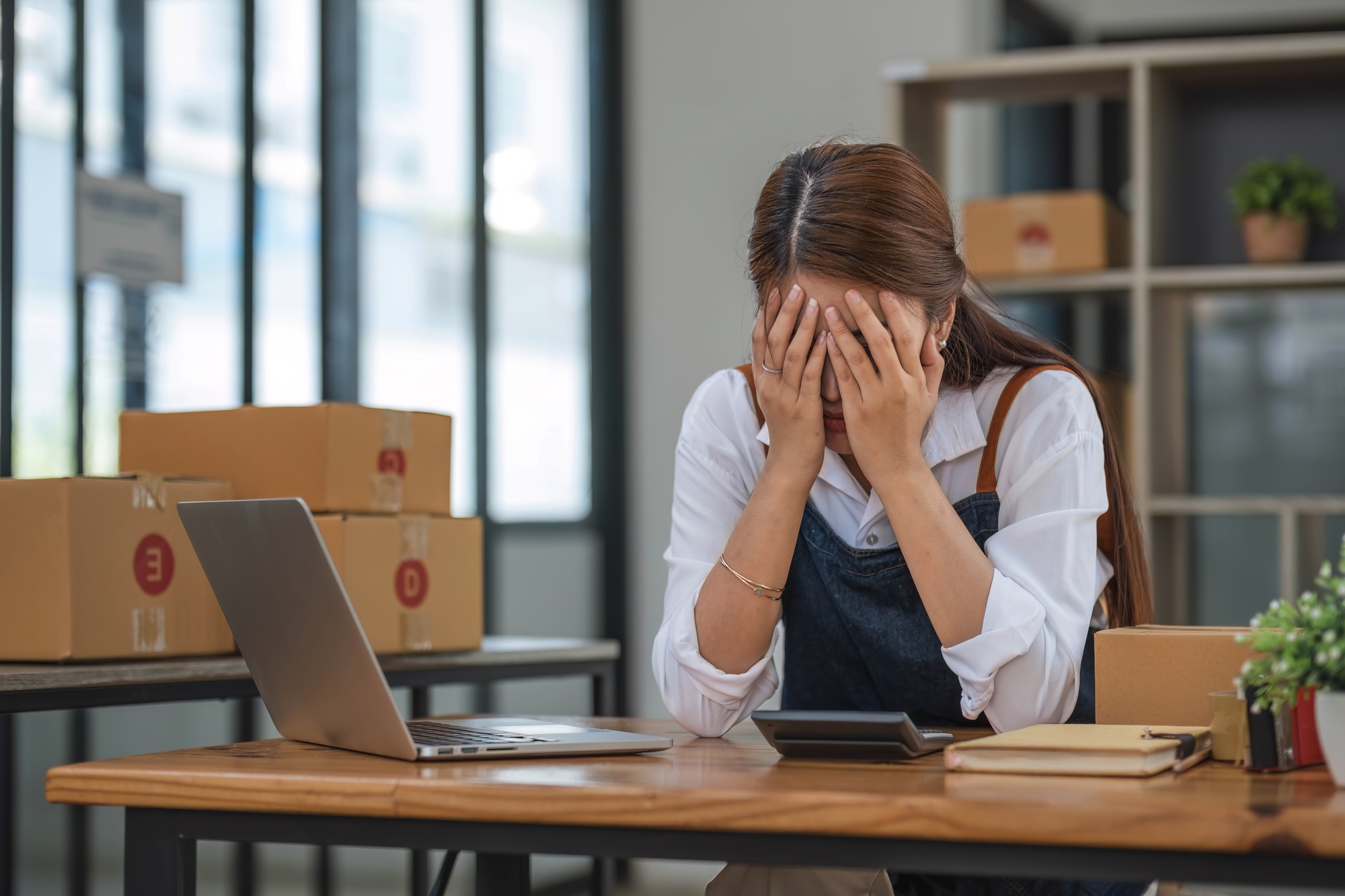 Small Business, Startup SME, Owner Entrepreneurs. Asian woman with unsuccess business online